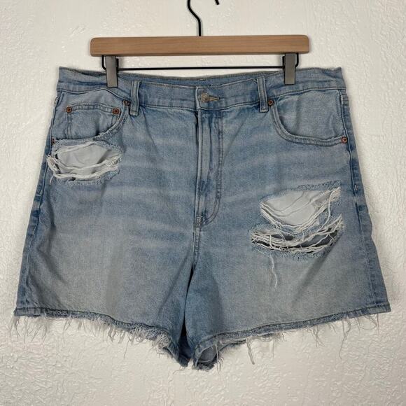 American Eagle Strigid Highest Rise 90s Boyfriend Short Light Wash Size 18 - Picture 2 of 6